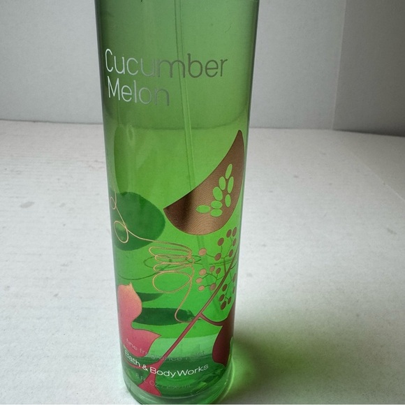 Bath & Body Works | CUCUMBER MELON Body Mist Spray - 8 oz - Picture 2 of 3